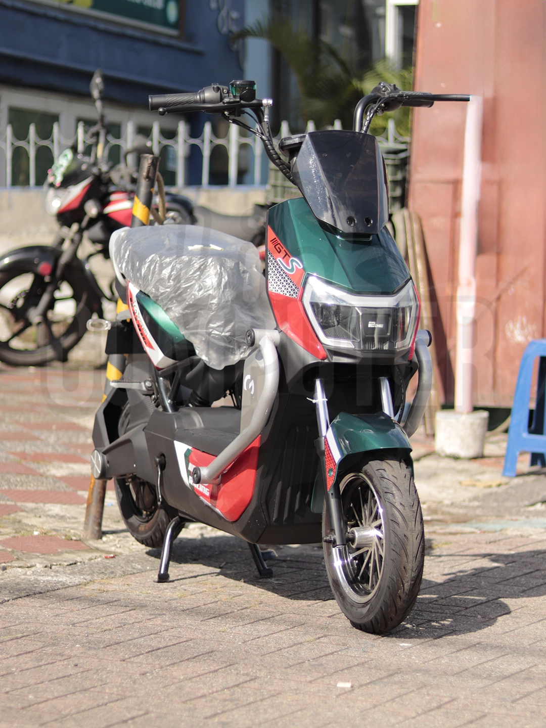 Bicimoto Eléctrica Igoma Águila PRO | 50-55 km/h | 55 km de Autonomía | Motor 800W | Batería 60V 27Ah | Freno de Disco Delantero + Banda Trasero | Carga hasta 180 kg - Imagen 4