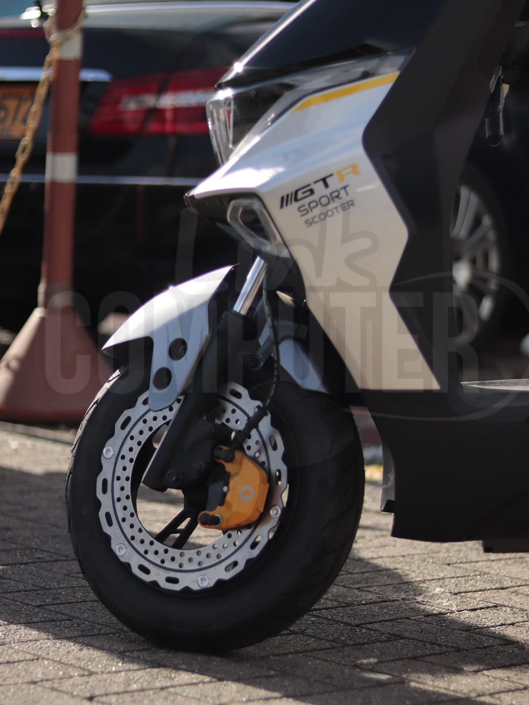Bicimoto Eléctrica Igoma GTR Batería de Litio | 60 km/h | 60 km de Autonomía | Motor 800W | Batería 60V 20Ah | Frenos de Disco Delantero y Trasero | Carga hasta 180 kg - Imagen 3