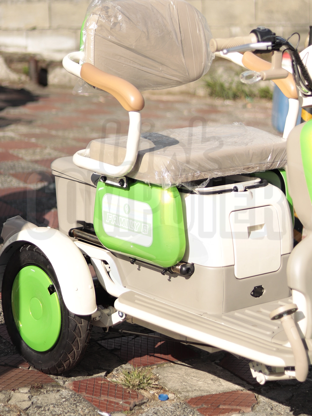 Triciclo Eléctrico Evobike Family Q | 35 km/h | 60 km de Autonomía | Motor 800W | Batería 60V 27Ah | Frenos de Banda | Carga hasta 180 kg - Imagen 4